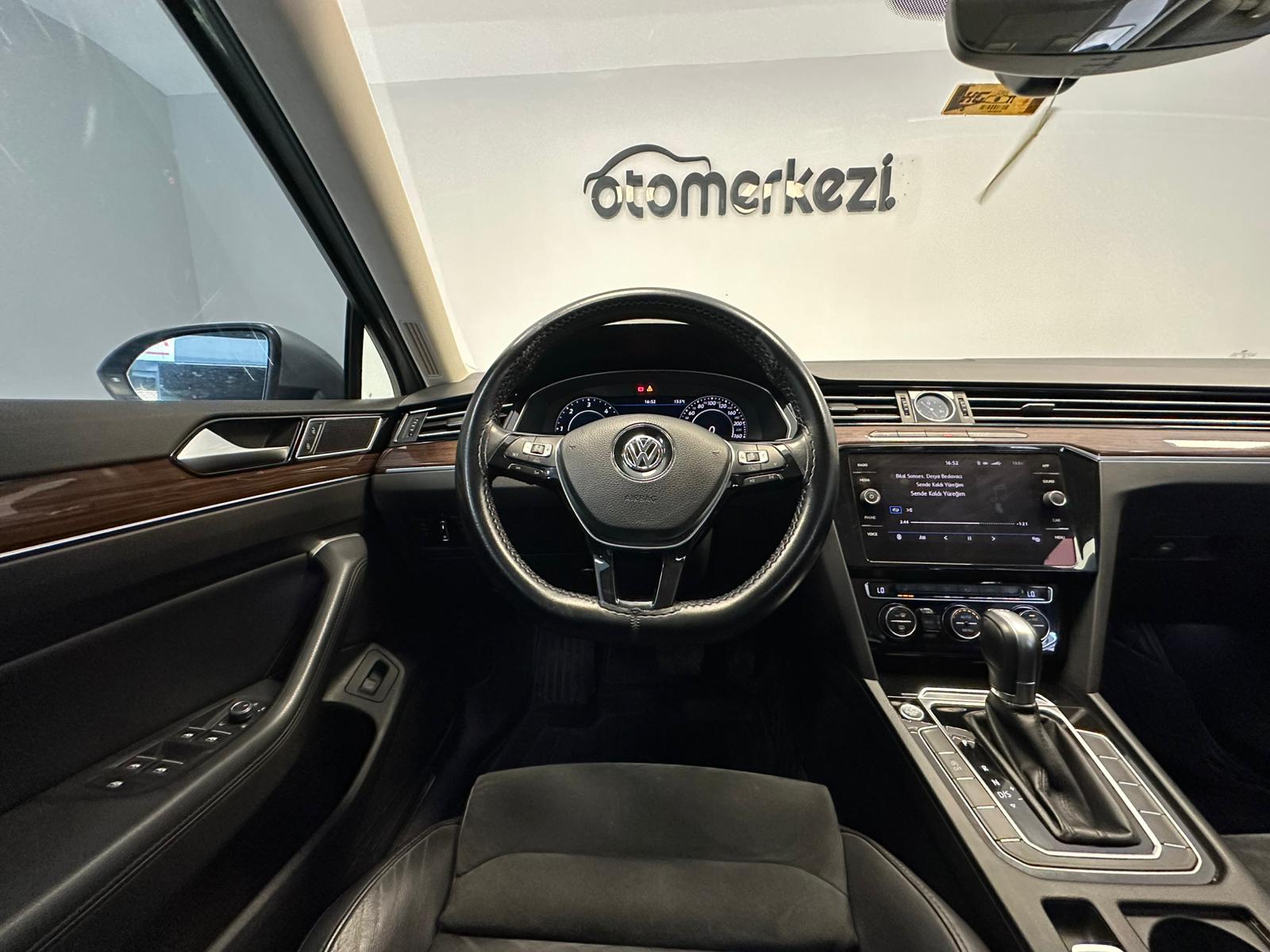 VOLKSWAGEN PASSAT 19